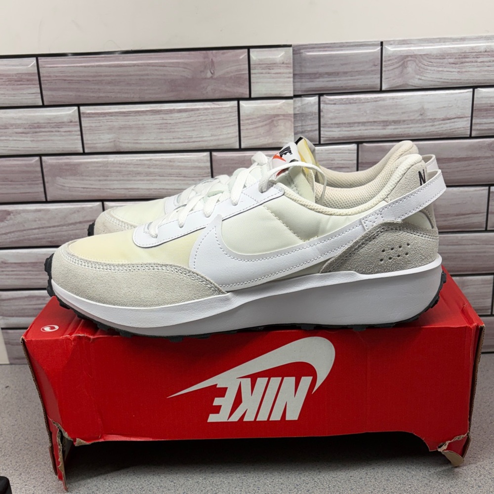 New Nike Waffle Debut Mens size 9.5 /Women’s size 11 White and Gray MSRP $100